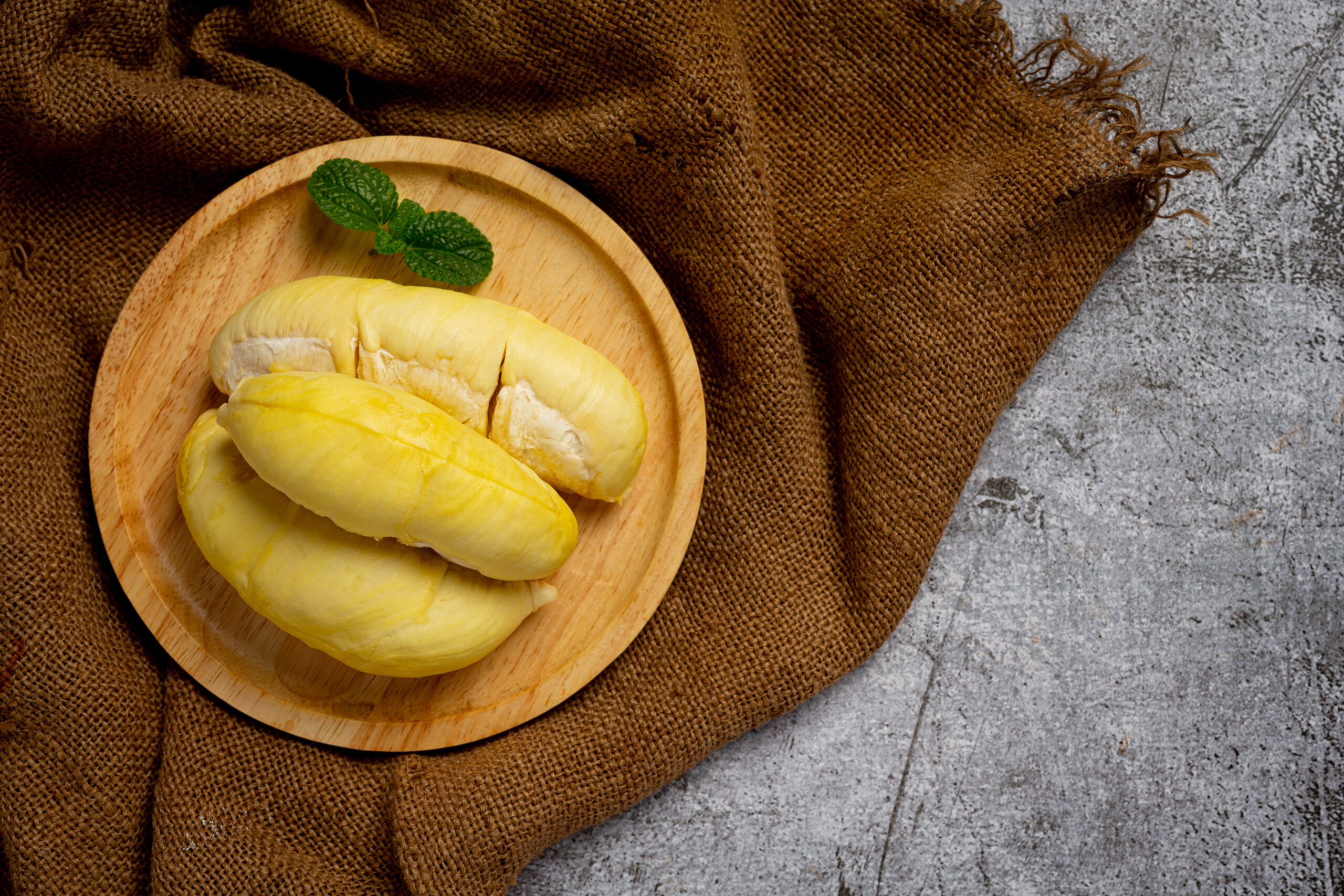 Musim Durian Telah Tiba: Benarkah Durian Picu Kolesterol dan Darah Tinggi?