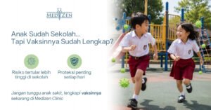 Anak usia sekolah dasar menerima vaksinasi yang dianjurkan di Medizen Clinic Jakarta Selatan
